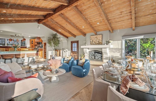 Del Monte Forest Casa | Pebble beach secret golfers retreat with hot tub and gym LX92