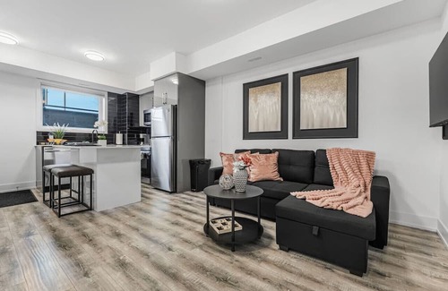 Niagara Falls Apartamento | NEW Stylish 1BR wBBQ | Close to Falls | Sleeps 4!