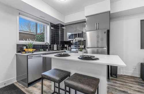 Niagara Falls Apartamento | NEW Stylish 1BR wBBQ | Close to Falls | Sleeps 4!