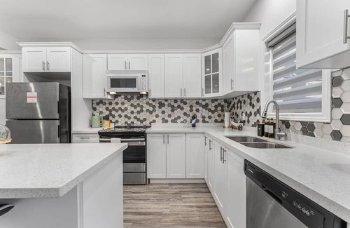 Niagara Falls Apartamento | Stylish *NEW* 2BR Suite| 2.5Baths | Close to Falls