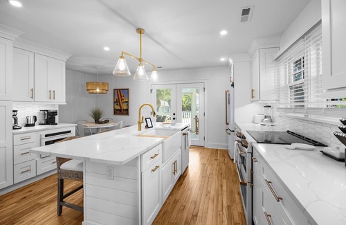 Isle of Palms Casa | Renovated, Modern Beach Get-Away w/Private Pool! Easy Walk to Beach!