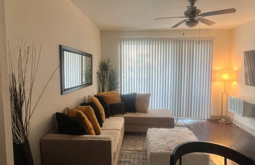 Washington Ave./ Memorial Park Apartamento | Modern Apartment with WiFi, pool and fitness room in vibrant Houston