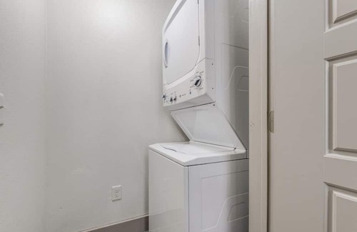 Washington Ave./ Memorial Park Apartamento | Modern Apartment with WiFi, pool and fitness room in vibrant Houston