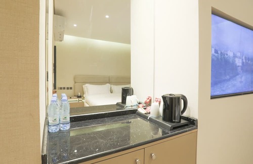 Al-Nakheel Apartamento | Relax in this quiet and elegant place, a beautiful sunset in Al Nakhil walkway.