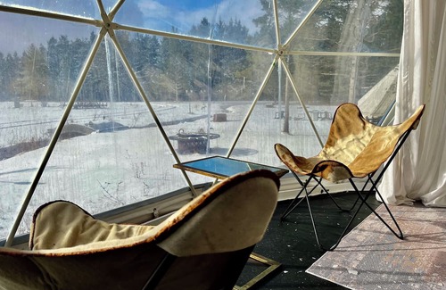 Amaranth Cabina | Enjoy the lovely setting of this romantic spot in nature.