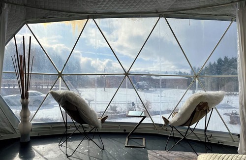 Amaranth Cabina | Enjoy the lovely setting of this romantic spot in nature.