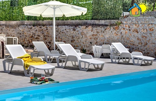 Capaci Apartamento | Maiolica Apartment - Apartment with pool near the sea
