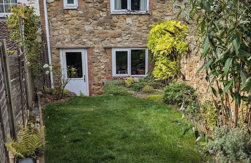 Faringdon Cabaña | 2-Bed cosy cottage in a quiet market town, south facing views