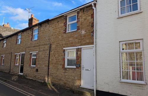 Faringdon Cabaña | 2-Bed cosy cottage in a quiet market town, south facing views