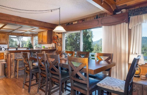 Bass Lake Casa | Franklin's Place at Bass Lake Yosemite with Boat Dock