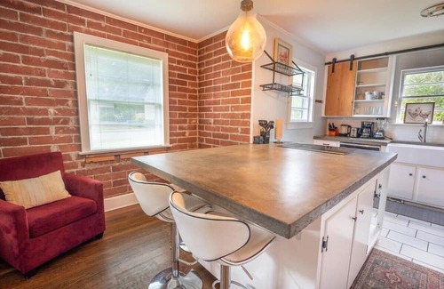 North Charleston Casa | Holmes Manor: 4br + Pool Table + Screen Porch!