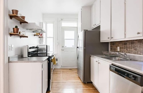 Maisonneuve Apartamento | The Olympic 7 | Steps from Stadium, Food Market & Metro!
