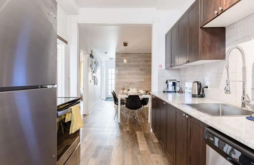 Maisonneuve Apartamento | The Olympic 7 | Steps from Stadium, Food Market & Metro!