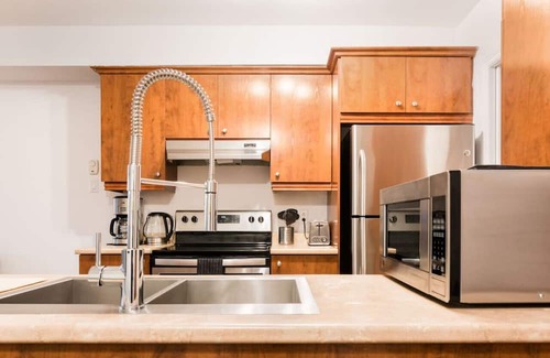 Hochelaga Apartamento | Charming & Cozy Loft with Rooftop Access & AC