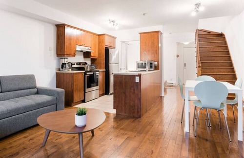 Hochelaga Apartamento | Charming & Cozy Loft with Rooftop Access & AC