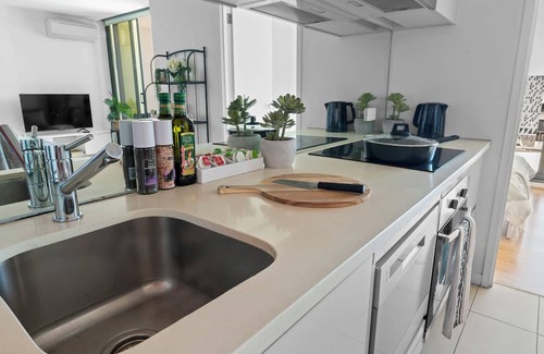 Melbourne Central Business District Apartamento | Cozy 2BR | amazing views + pool & gym (accommodates 6 people)