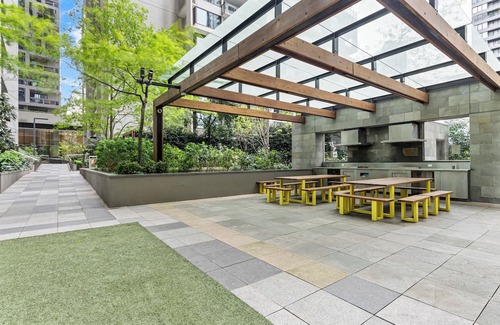 Melbourne Central Business District Apartamento | Cozy 2BR | amazing views + pool & gym (accommodates 6 people)