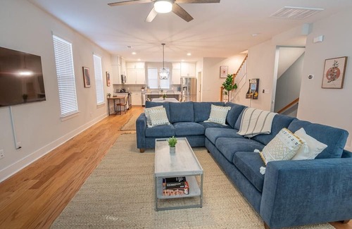 North Charleston Casa | The Newman Premier: Luxury 4br Park Circle Home
