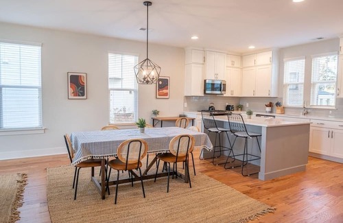 North Charleston Casa | The Newman Premier: Luxury 4br Park Circle Home