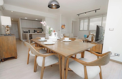 Tumba Vieja Apartamento | Luxury 2BR Oceanview, parking and balcony