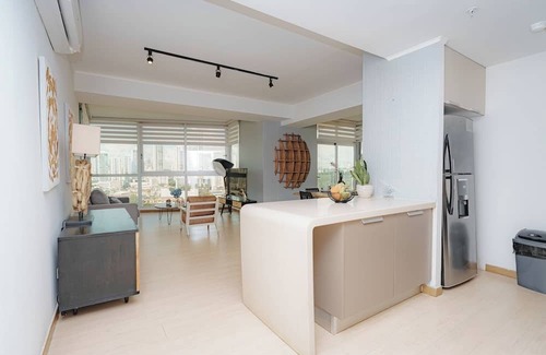 Tumba Vieja Apartamento | Luxury 2BR Cityview apt, parking and balcony