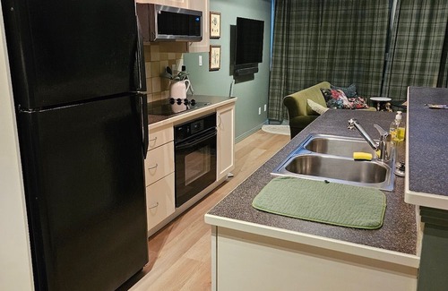 North Central Edmonton Apartamento | The Novel Nook in the Brewery District close to Downtown