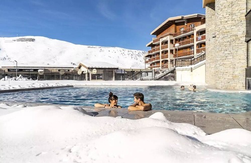 Mont-de-Lans Apartamento | Belambra Clubs Les 2 Alpes Les Crestes - All inclusive - Premium Room 2 Adults Corner Night View Impregnable