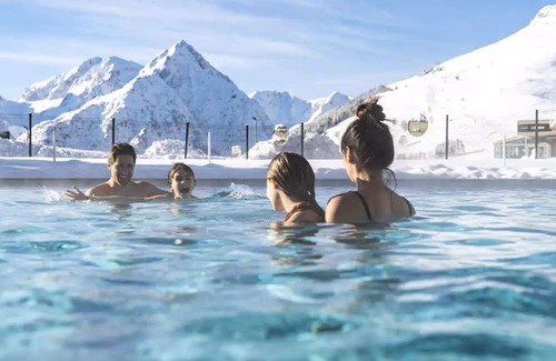 Mont-de-Lans Apartamento | Belambra Clubs Les 2 Alpes Les Crestes - All inclusive - Premium Room 2 Adults Corner Night View Impregnable