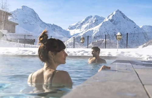 Mont-de-Lans Apartamento | Belambra Clubs Les 2 Alpes Les Crestes - All inclusive - Premium Room 2 Adults Corner Night View Impregnable
