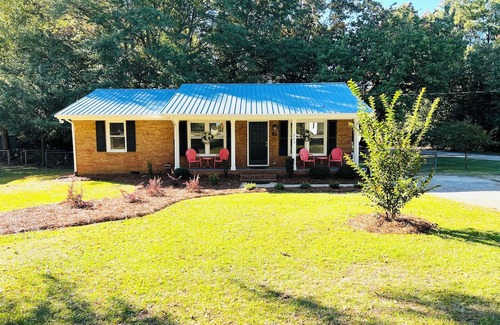 Buies Creek Casa | The Oasis. Cozy 3-bed house 1 mile to Campbell University. WiFi