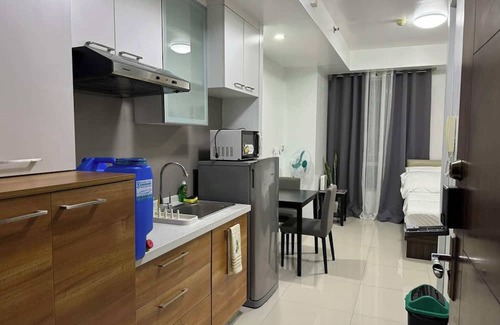 Kapitolyo Condominio | Cozy Studio in Mandaluyong with Modern Amenities, Free Pool & Gym Access.