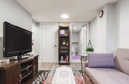 Rockcliffe - Smythe Casa | Cozy Toronto Private Apartment
