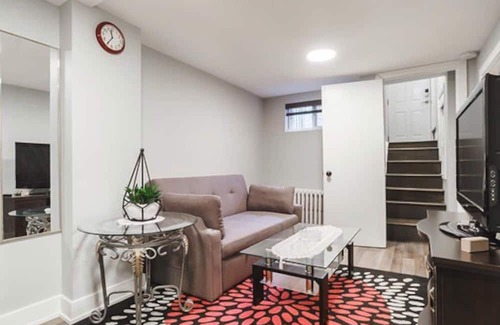 Rockcliffe - Smythe Casa | Cozy Toronto Private Apartment