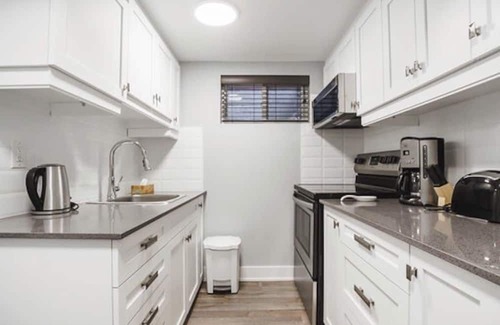 Rockcliffe - Smythe Casa | Cozy Toronto Private Apartment