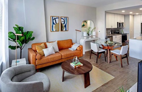 Little Italy Apartamento | National at Harbor East