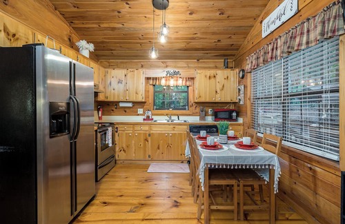 Blue Ridge Cabina | Super Cute Cabin with easy drive