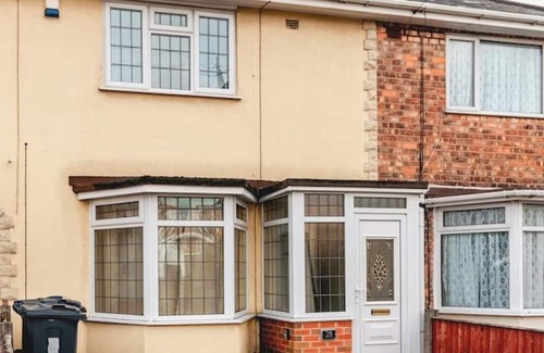 Birmingham Casa | Erdington, M6 Junction 6 - Drive- 3 bed- 5 singles