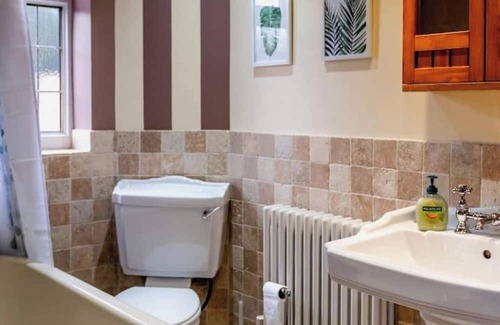 Birmingham Casa | Erdington, M6 Junction 6 - Drive- 3 bed- 5 singles