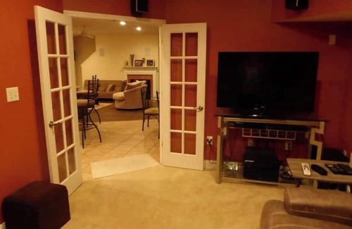 Waterford Plantation Casa | 5-bed home in Myrtle Beach has AC, WiFi, pool table, garage, HOA large amenities