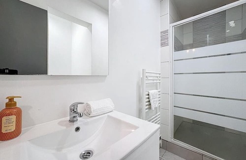 Aubiere Apartamento | Apartment 10pers Aubière, Parking, WIFI - TV