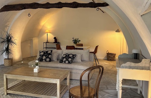 Murato Cama Y Desayuno | Suite with garden and pool