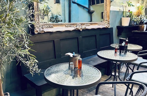 Clifden Cama Y Desayuno | Charming BNB in the heart of Clifden walking distance to bus and parking outside