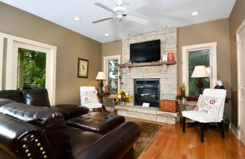 Thayerville Casa | Serenity Summit Five-Bedroom Holiday Home