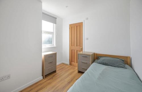 Thornton Heath Casa | Spacious 4 bed, 3 bath house - Free parking