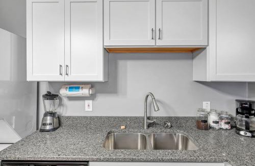 Southwest Garden Casa | Historic First Floor Tower Grove Unit with 4 queen beds STL 1W