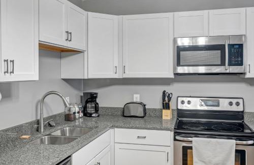 Southwest Garden Casa | Historic First Floor Tower Grove Unit with 4 queen beds STL 1W
