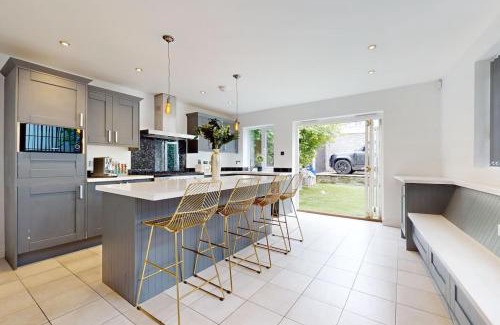 Barbican Casa | Hoe Sweet Hoe