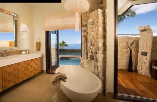 Lahaina Casa | Ultimate Family Escape: Private Residence with Infinity Pool Jacuzzi WiFi Outdoor Shower Gourmet Kitchen