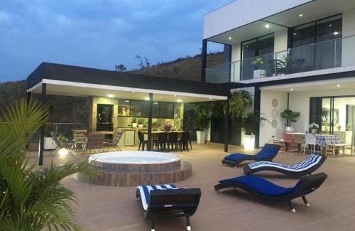 Calima Casa | Casa Lago Calima Valle del Cauca