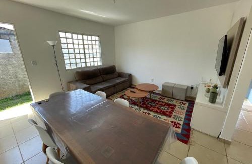 Santa Rita do Sapucai Casa | Casa espaçosa com duas garagens e quintal